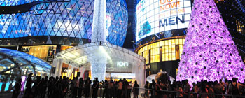 Orchard Road at night: even more shopping!